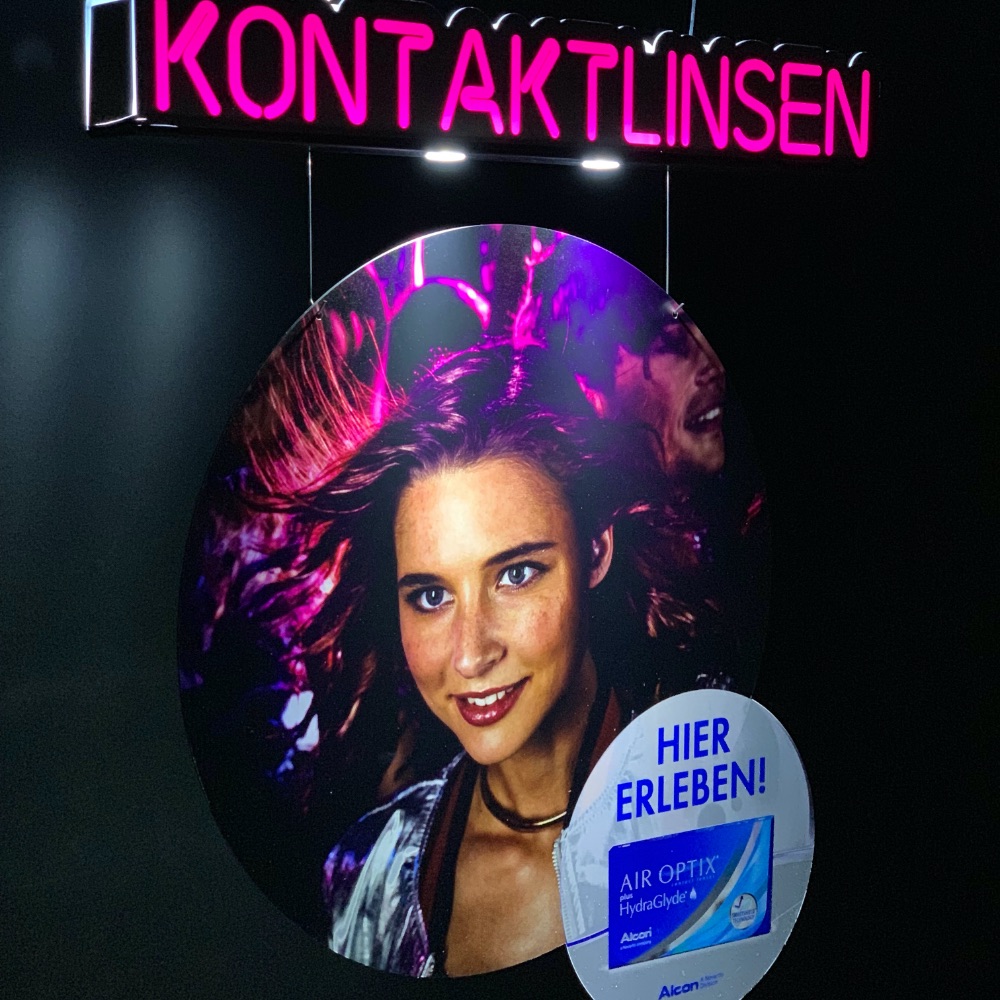 POS Display in leuchtenden Farben für Kosmetik